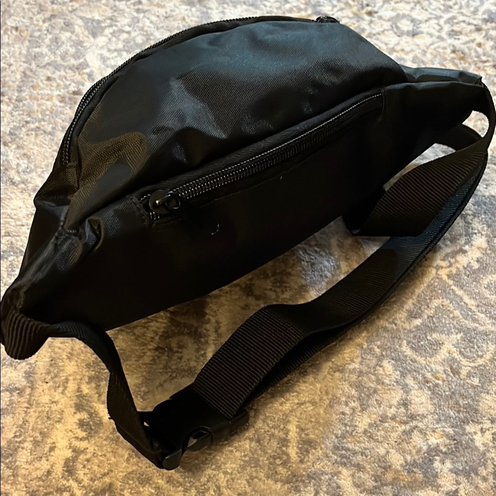 Body Glove Black Belt Bag - Picture 2 of 4